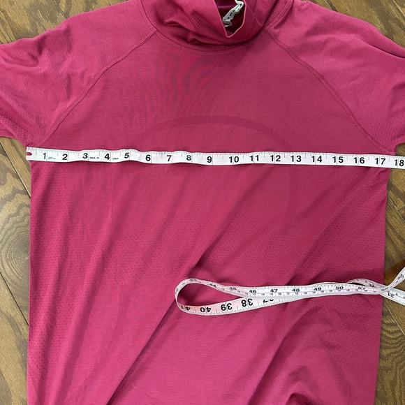 Lululemon Swiftly Speed running/ workout
Turtleneck-size 10 - Picture 5 of 7